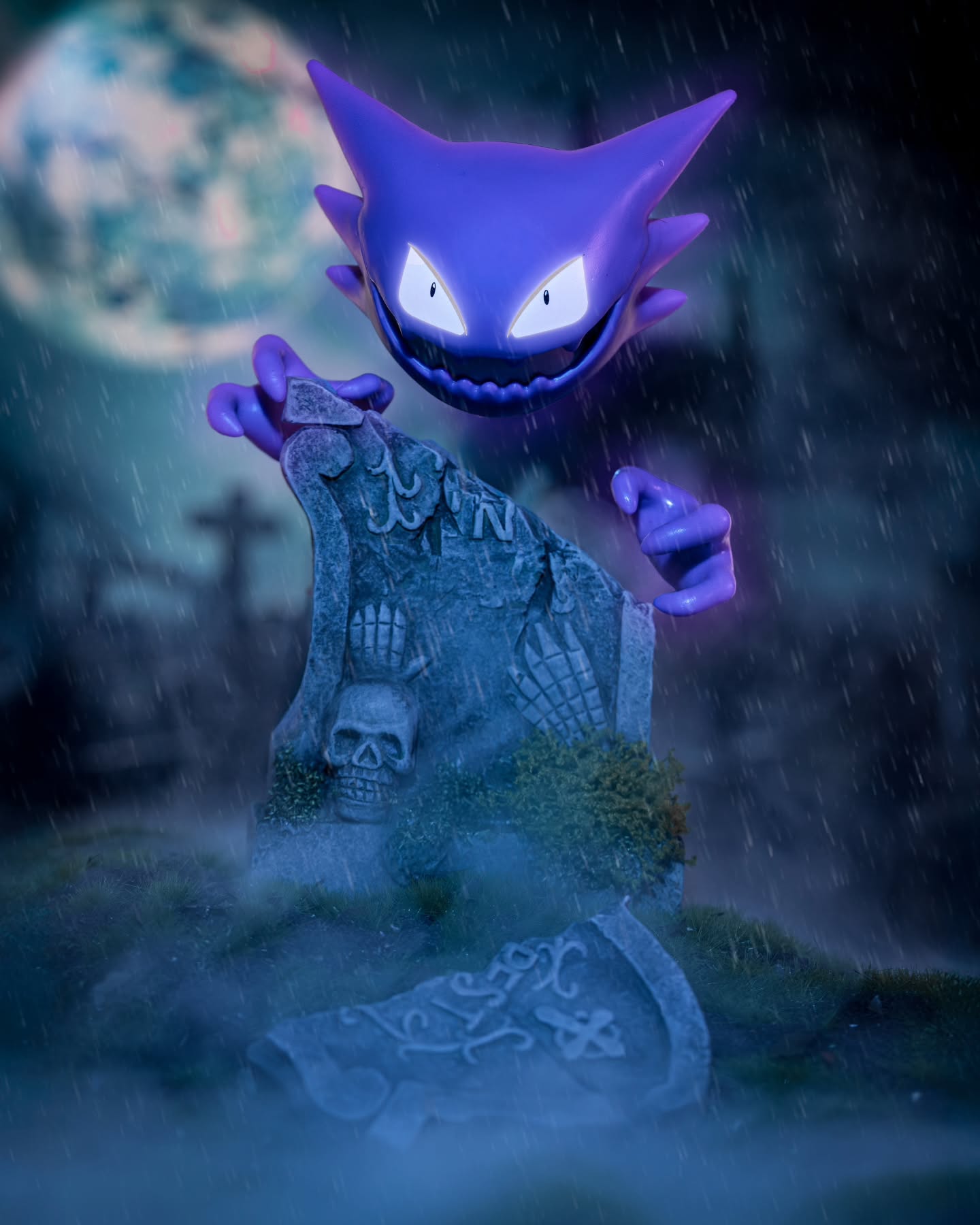 HAUNTER is a dangerous POKéMON. If one beckons you while floating in darkness, you must never approach it. Thi