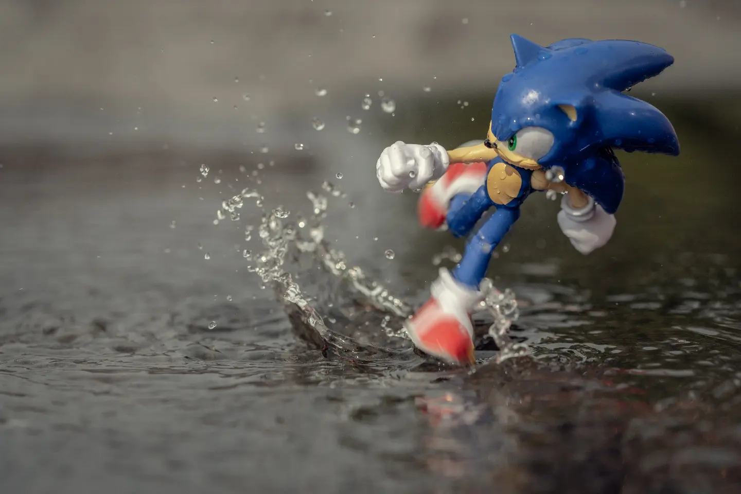 Sonic can run on water lol